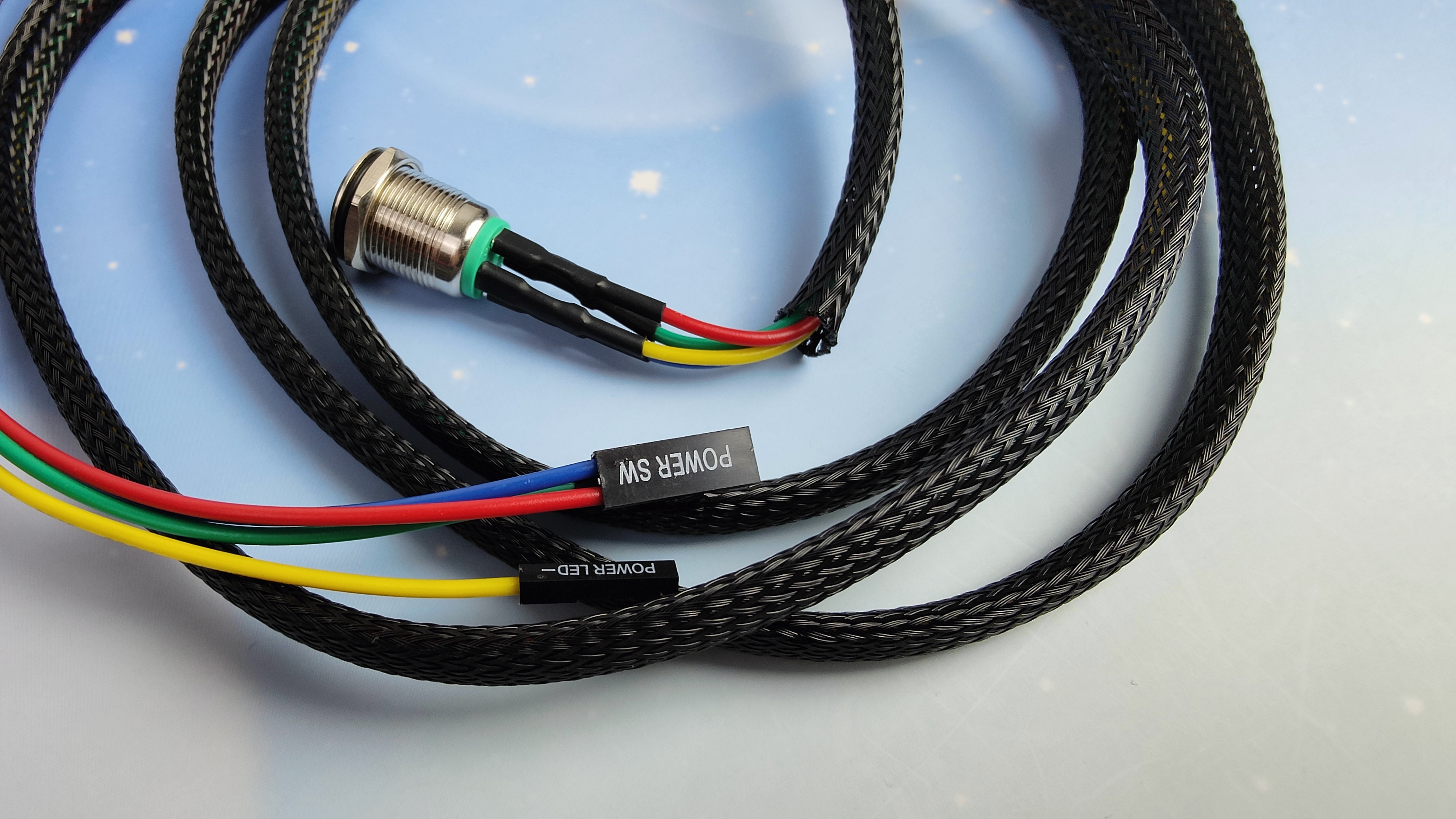 不用100元，手把手教你改造极简桌面，完全隐藏主机和线材