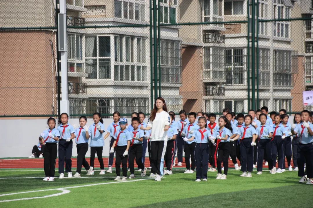 建*党**百年喜迎国庆——西安经开第二小学队列队形广播*比操**赛