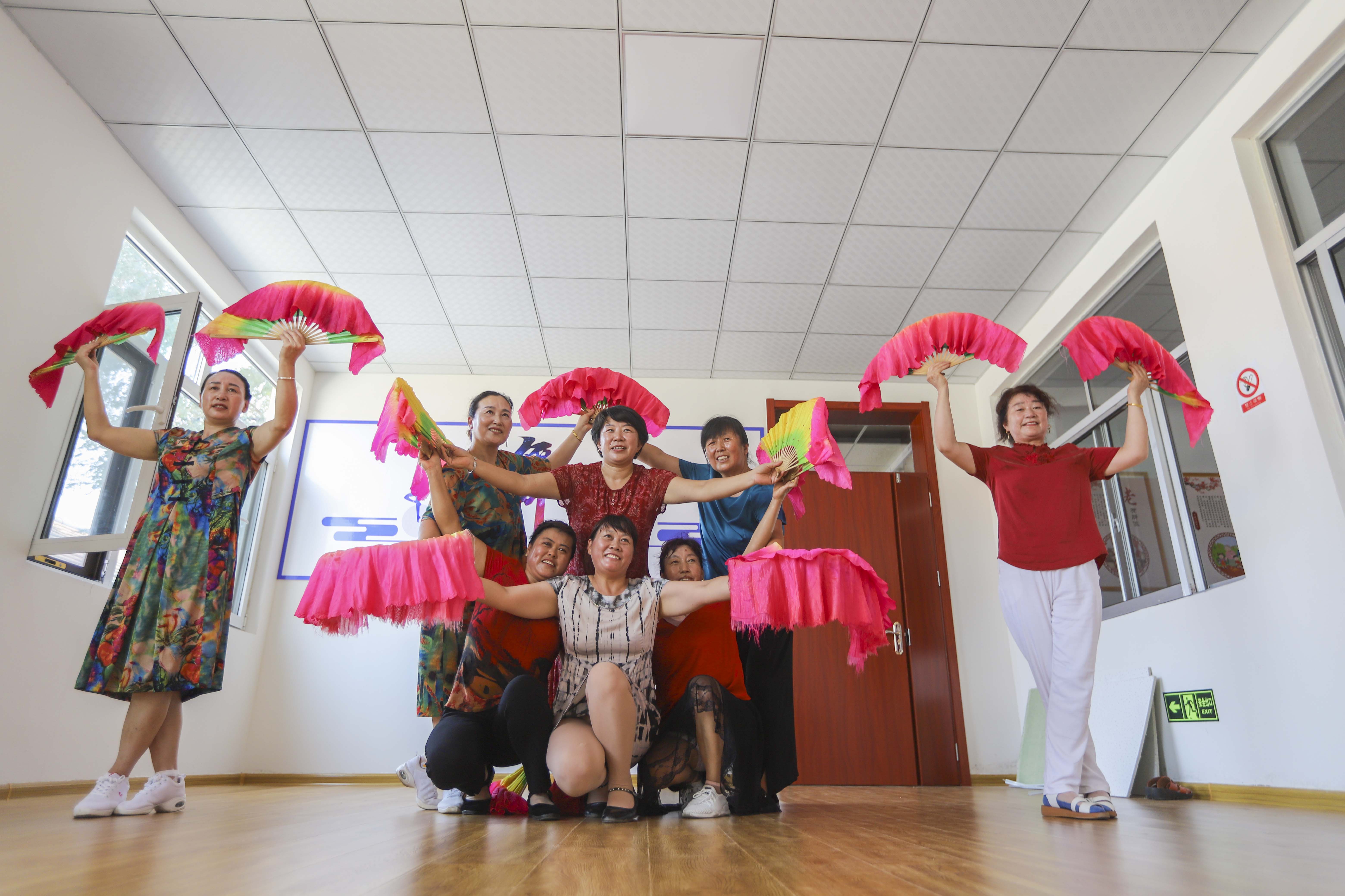 探访泊里镇董*庄大**社区，感受居家养老服务中心荡漾的爱意和欢乐