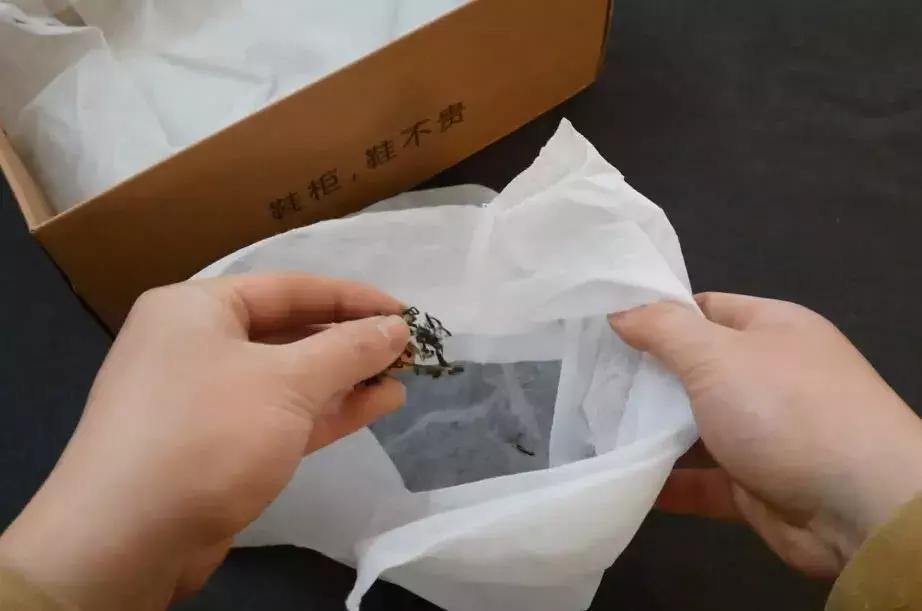 买了20年鞋,才知道鞋盒里的那层白布这么重要,以前太浪费了!