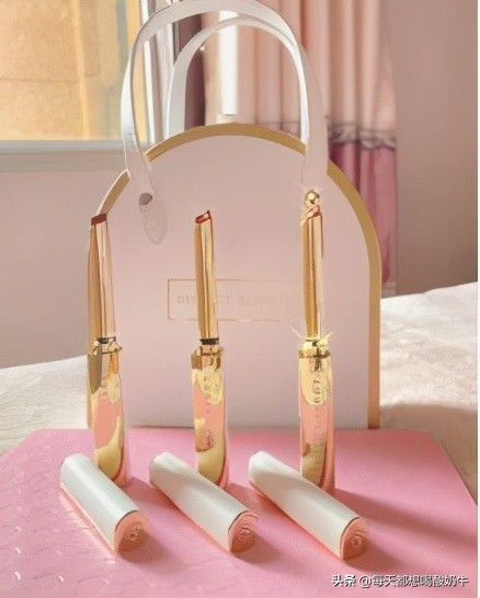 送媳妇什么礼物她会更开心,送女生什么会让女生开心