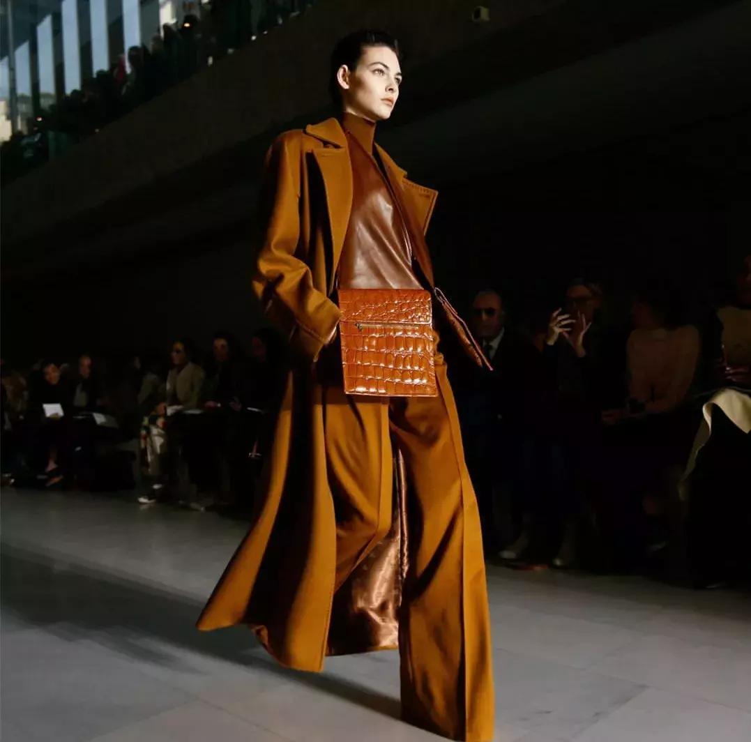 粉色打底适合什么颜色的外套,最适合女生的颜色