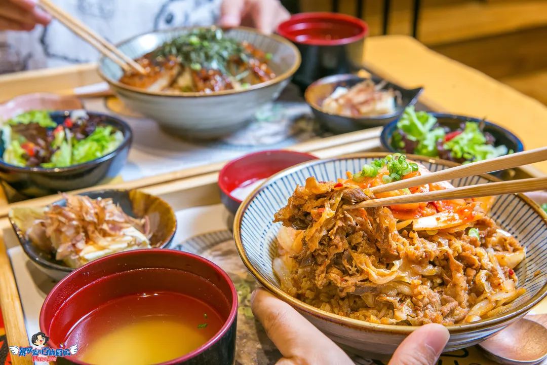 这家网黄店又有新瓜啦！迁址？出新？送猪排？实锤了