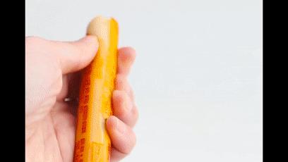 原来火腿肠的金属环下有个“小机关”，轻轻一拉，3秒剥一根！