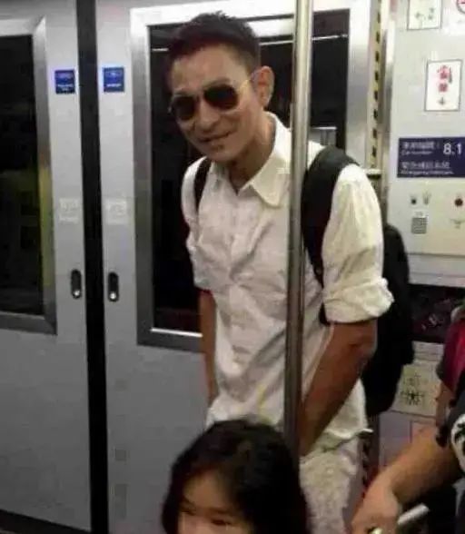 盘点被摄影师偷拍的明星,明星拍戏时被路人偷拍