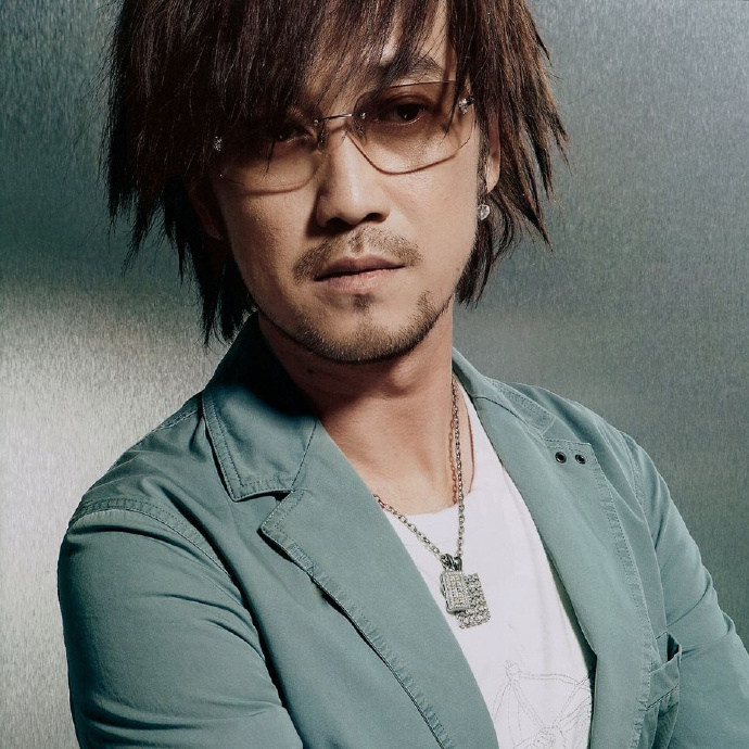 采访周传雄说他是情歌教父,“情歌教父”周传雄的坎坷成名史