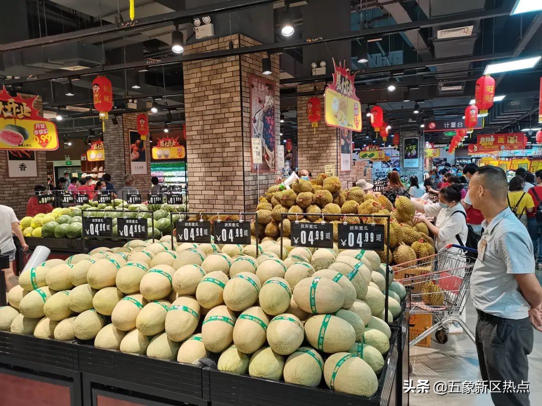 五象新区，一大型连锁超市，今日开业