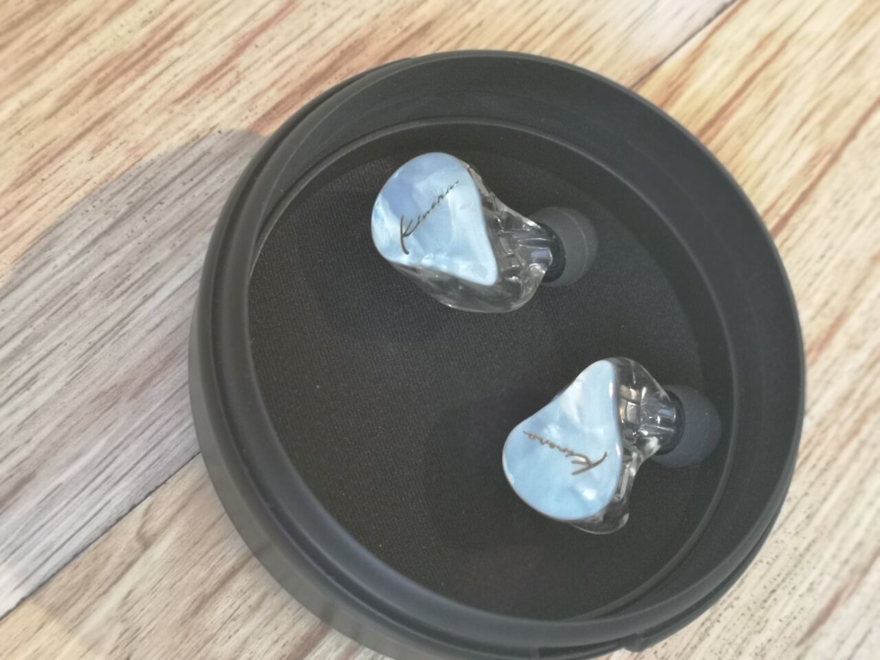 世界轻奢品牌地摊货,国外的地摊货国内的奢侈品牌