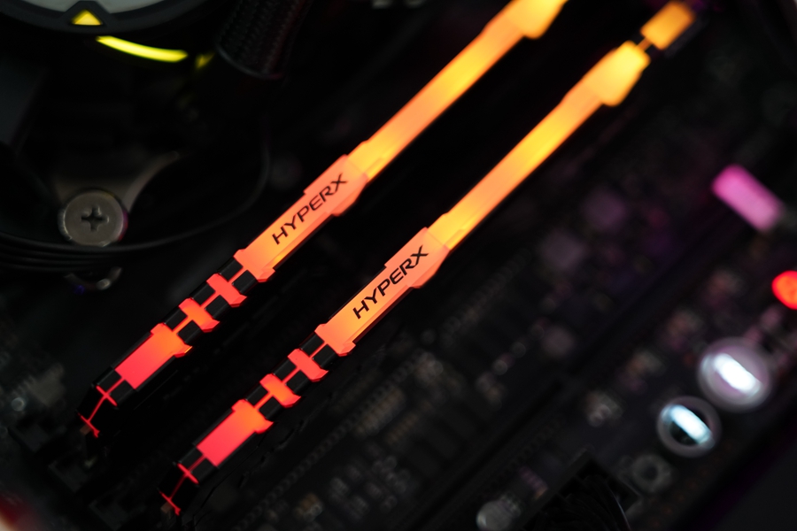 流光溢彩性能十足：HyperXDDR4RGB雷电流光系列骇客神条测评