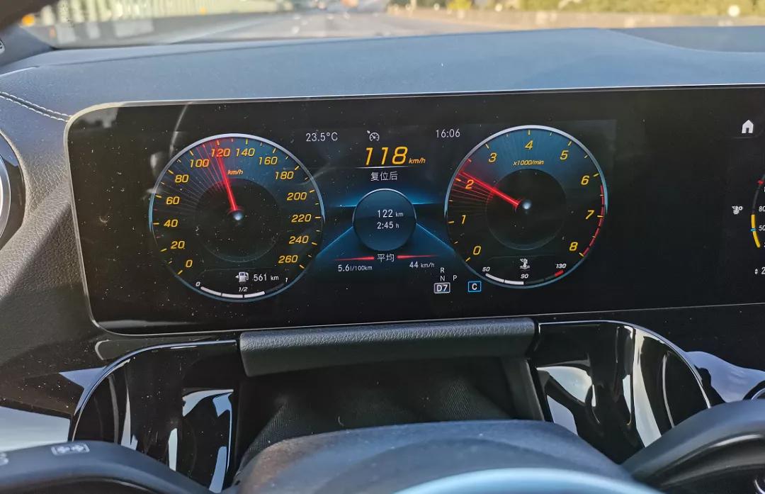 1.3升的排量对得起三叉星徽标么？试驾奔驰GLA2004MATIC