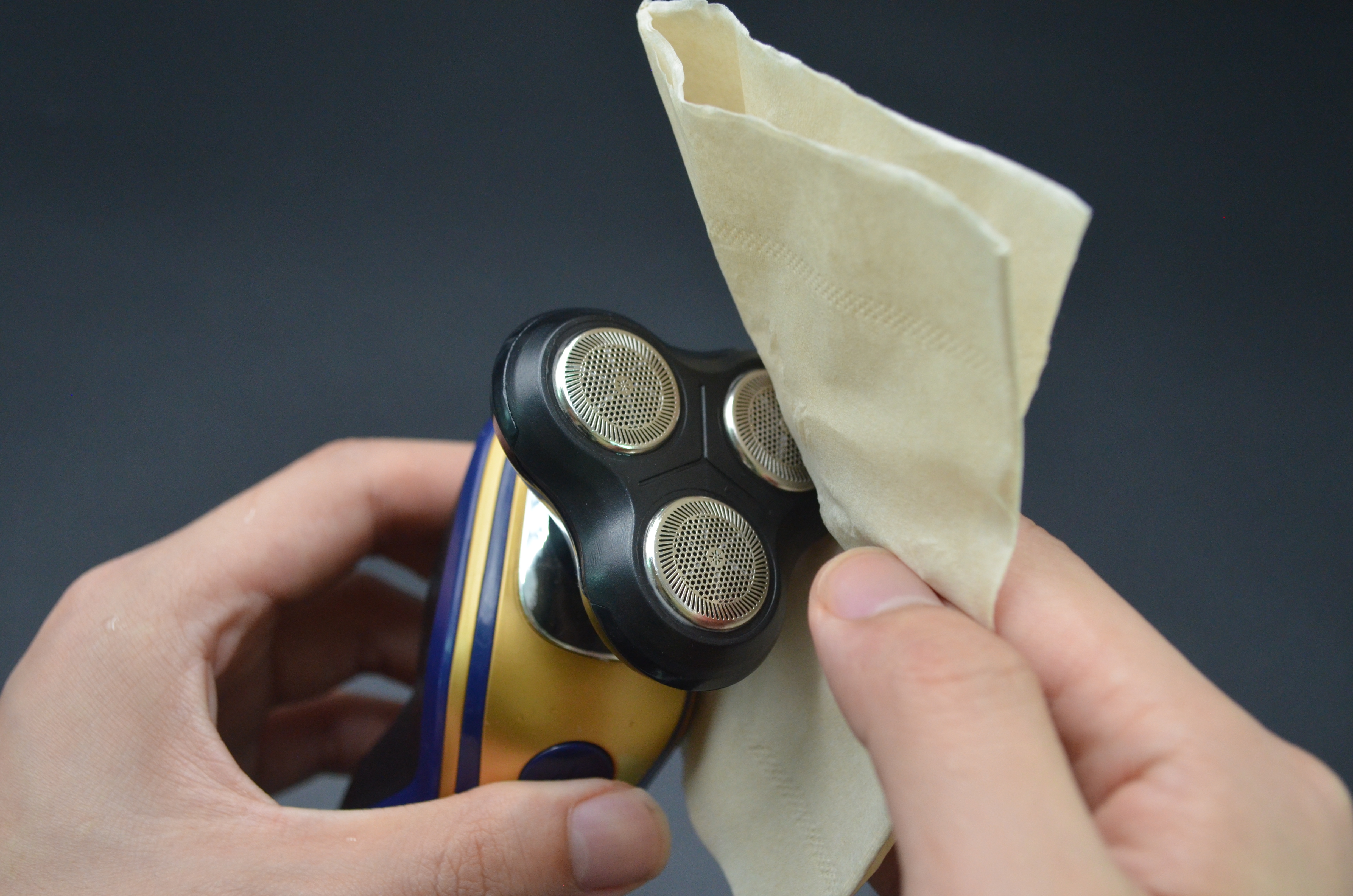 剃须刀钝了不用愁,剃须刀钝了如何变锋利