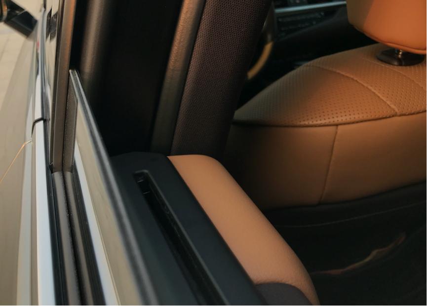 雷克萨斯es300h对比奔驰e,雷克萨斯es300h和奔驰e级