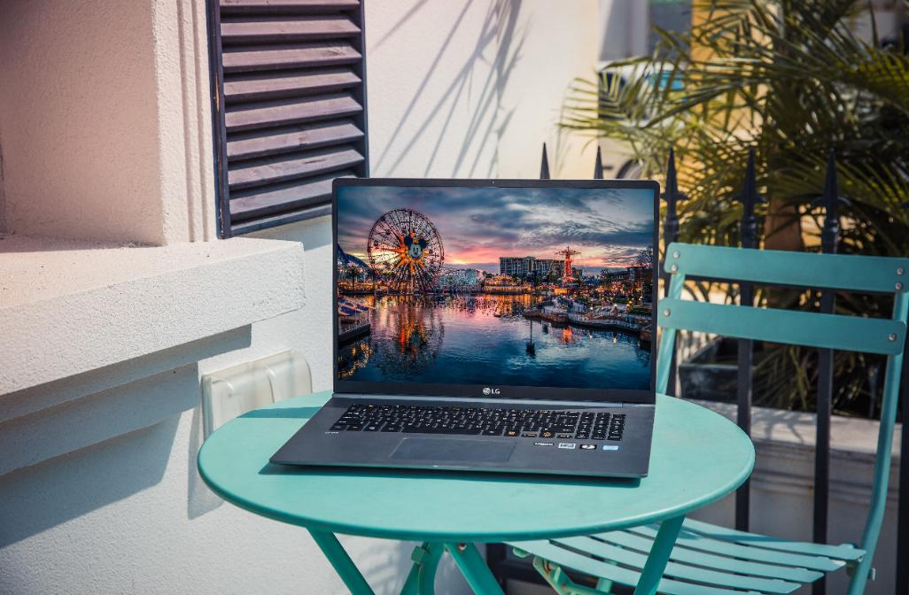 从轻出发向新而行的意思,lggram轻装上阵