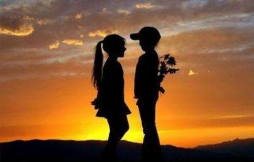 人真的会被影响的,面对镜子里面满脸褶皱的自己,她已然泪水横流