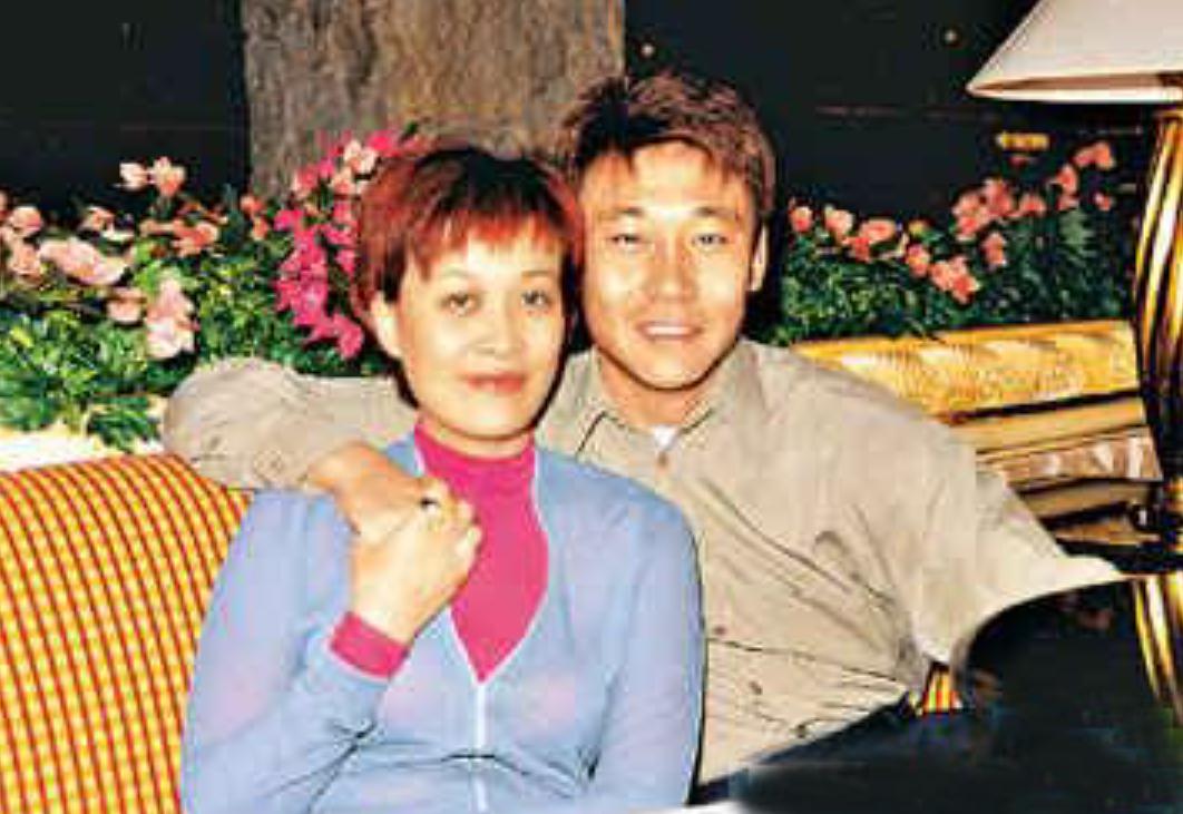 璁╅偅鑻辩敇鎷滀笅椋庣殑濂充汉,閭ｈ嫳鐖变簡10骞寸殑楂樺嘲濡備粖鎬庢牱