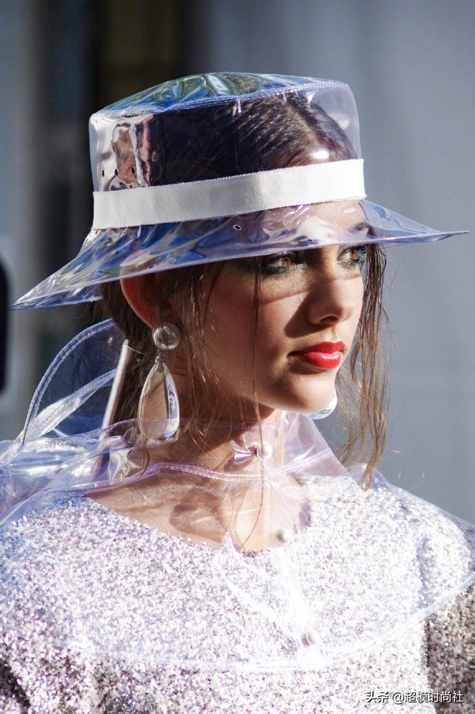 香奈儿老佛爷穿搭,盘点香奈儿老佛爷设计的包款