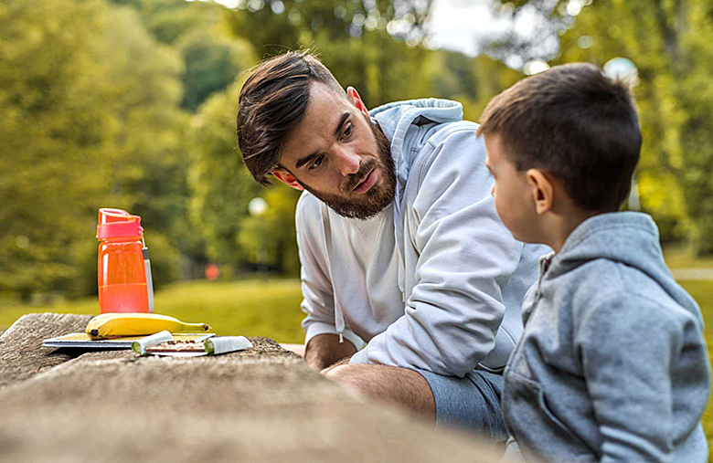 家长把孩子的视频发到班级群,错把视频发进班级群家长栽了
