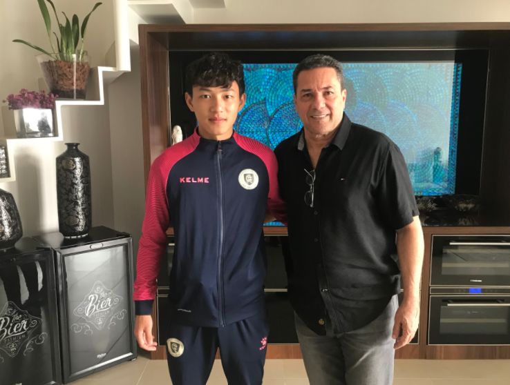 在巴西青训的中国人,日本在巴西踢球的少年