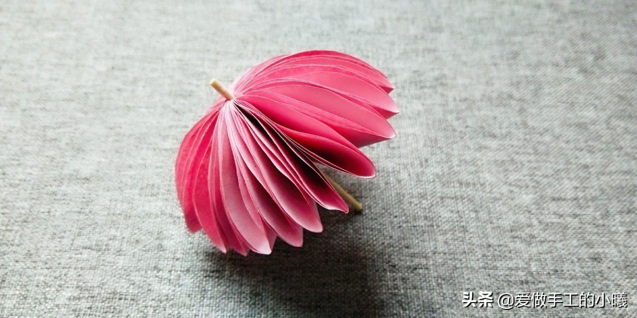 小雨伞折纸复杂版与简易版,小雨伞折纸简单小班