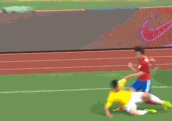 来开心一下,国足让人喷饭的爆笑gif