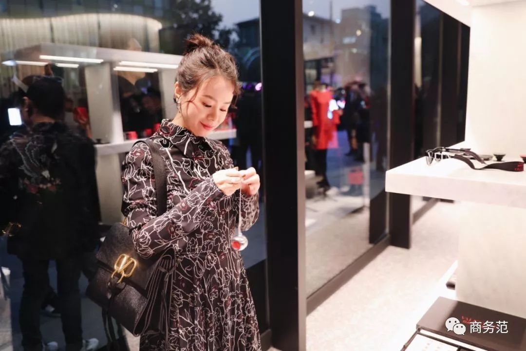 Valentino第一次中国办高定秀，张艺兴来捧场，杜鹃压轴气质绝了