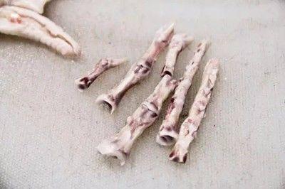 最详细鸡爪焯水剔骨教程,整鸡去骨正宗做法