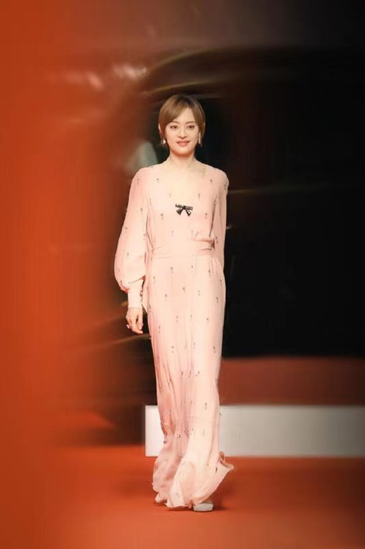 孙俪穿的绿裙子,孙俪穿什么颜色的裙子好看