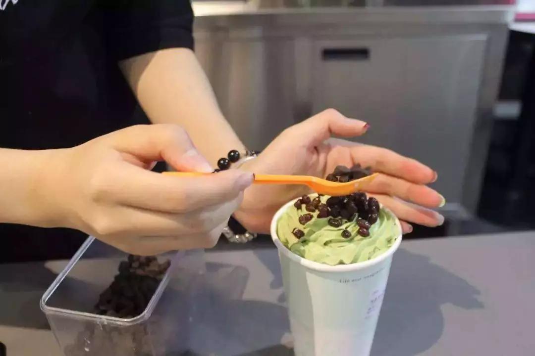 90后女大学生开奶茶店，靠6大“套路”日销千杯