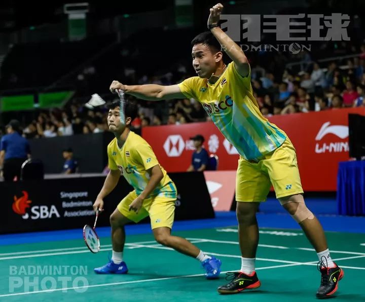 国羽队医膝盖,羽毛球运动员胯疼