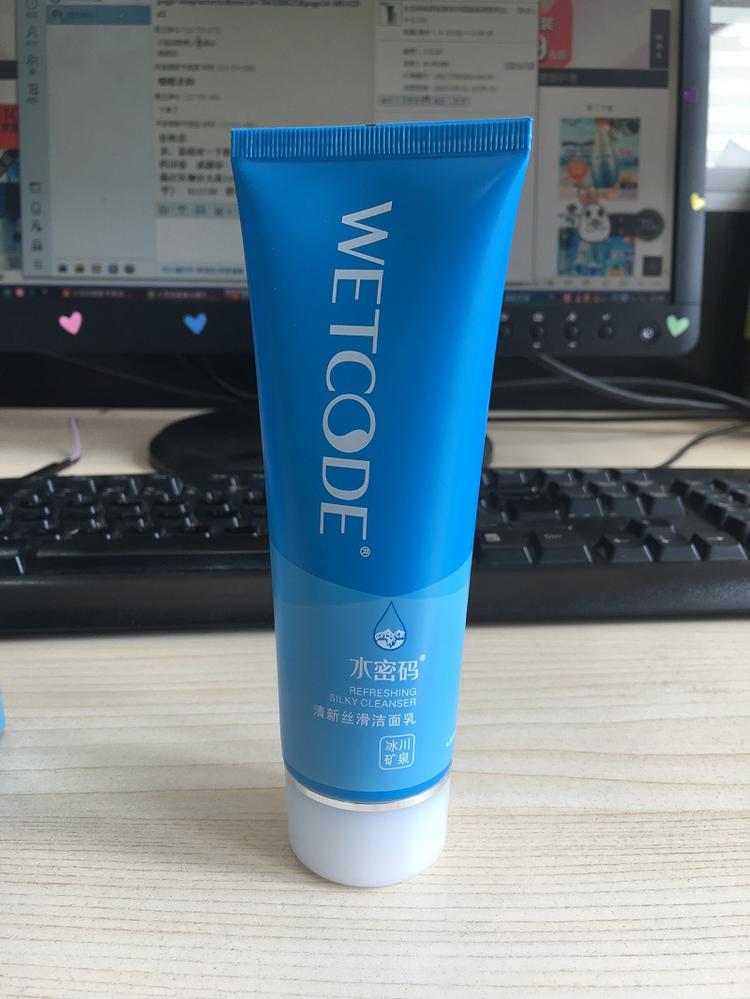 冬季保湿效果比较好的洗面奶,男生去黑头角质收缩毛孔的洗面奶