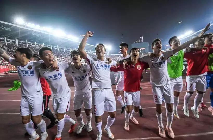 董路评足坛最佳阵容,董路评论2019年中超冠军