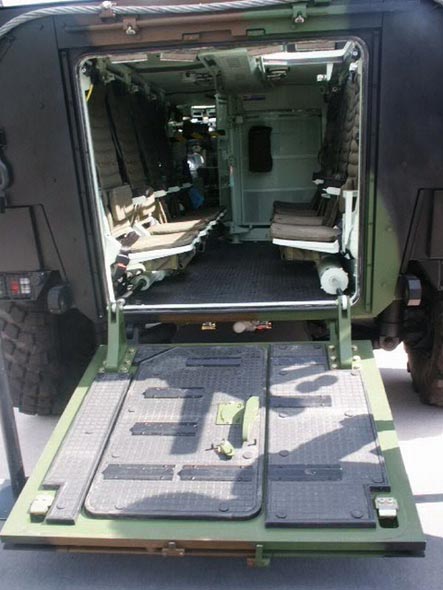 解放军步战车能打过美国步战车吗,步战车为什么不用4轮