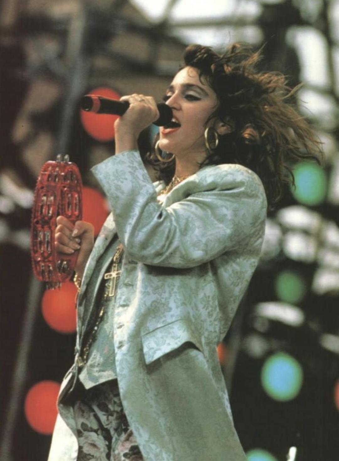 因为疫情取消演唱会的人,因为疫情取消演唱会的明星