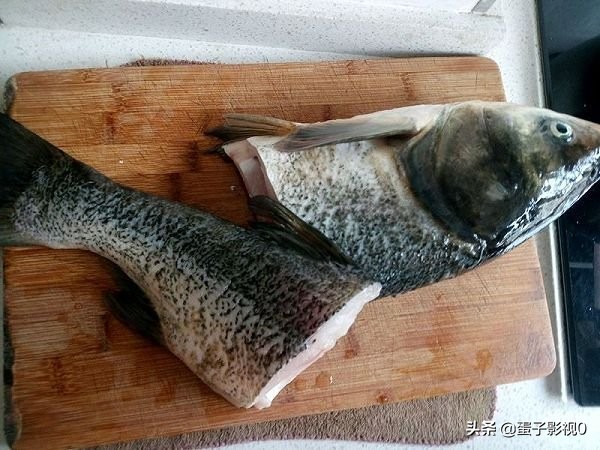 要想鱼肉香就用铁锅炖,铁锅炖鱼怎么鱼肉不散