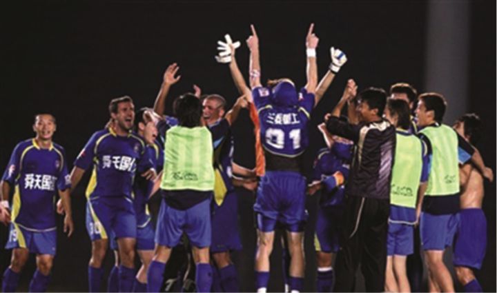 读读江苏足球风雨25年的故事，欢笑中带着泪光！