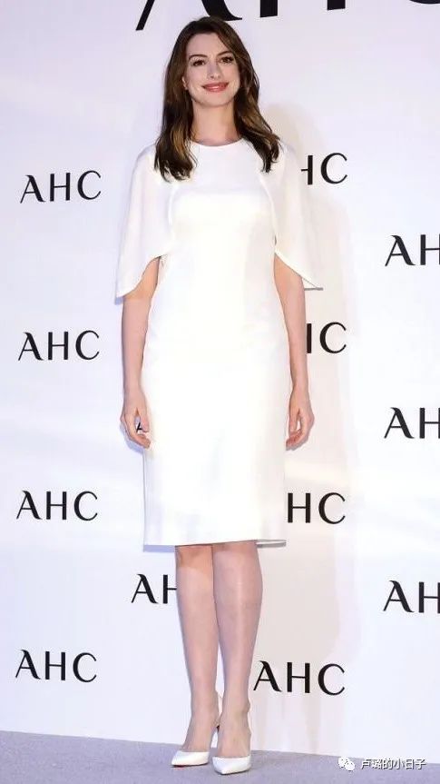 从OL到高管，安妮海瑟薇的职场穿搭，真的是最完美的模板