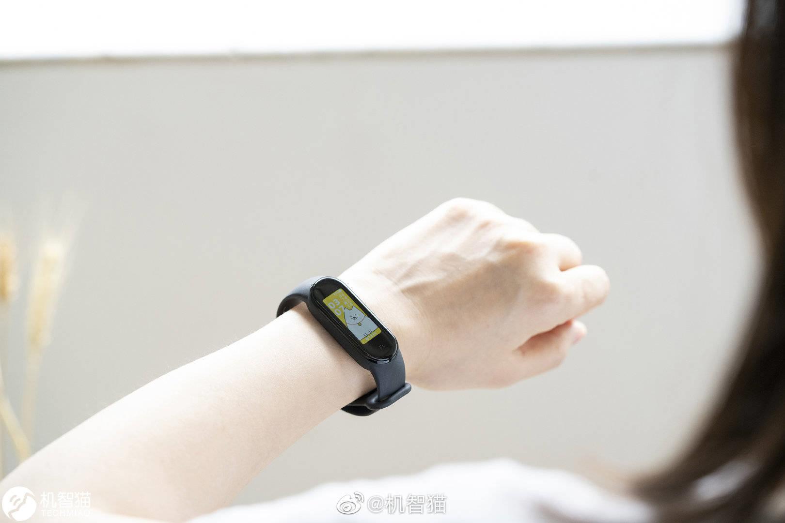 小米手环跟oppo手环哪个值得入手,小米手环oppowatch谁更值得买