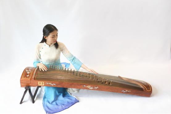 哪个牌子古筝性价比高,什么牌子的古筝音质最好听