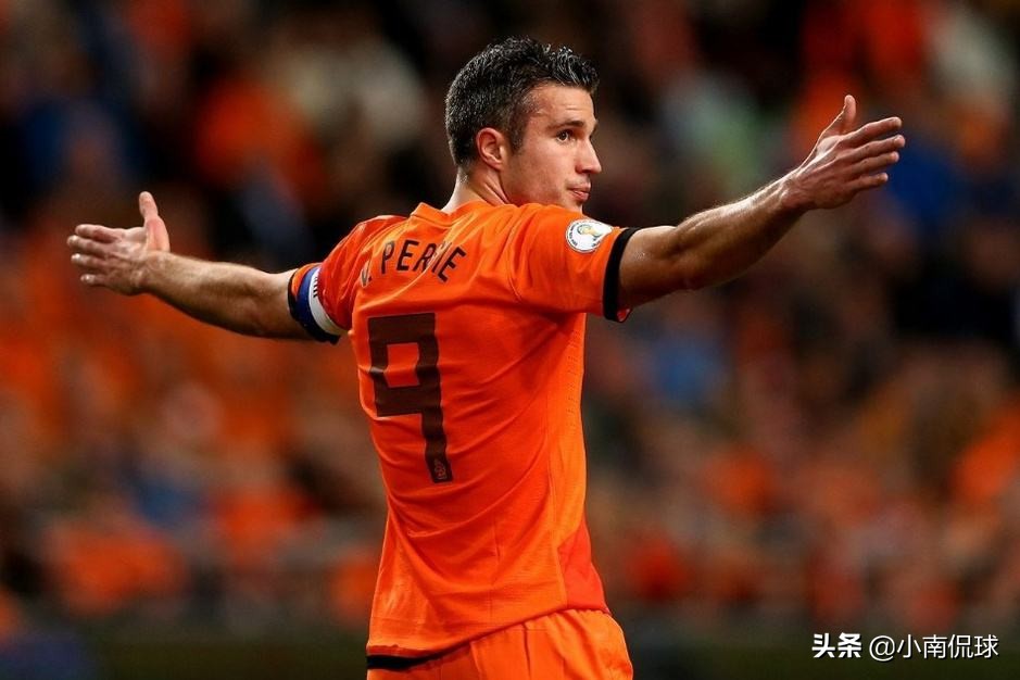 范佩西蝎子摆尾,荷兰三剑客罗本范佩西斯内德