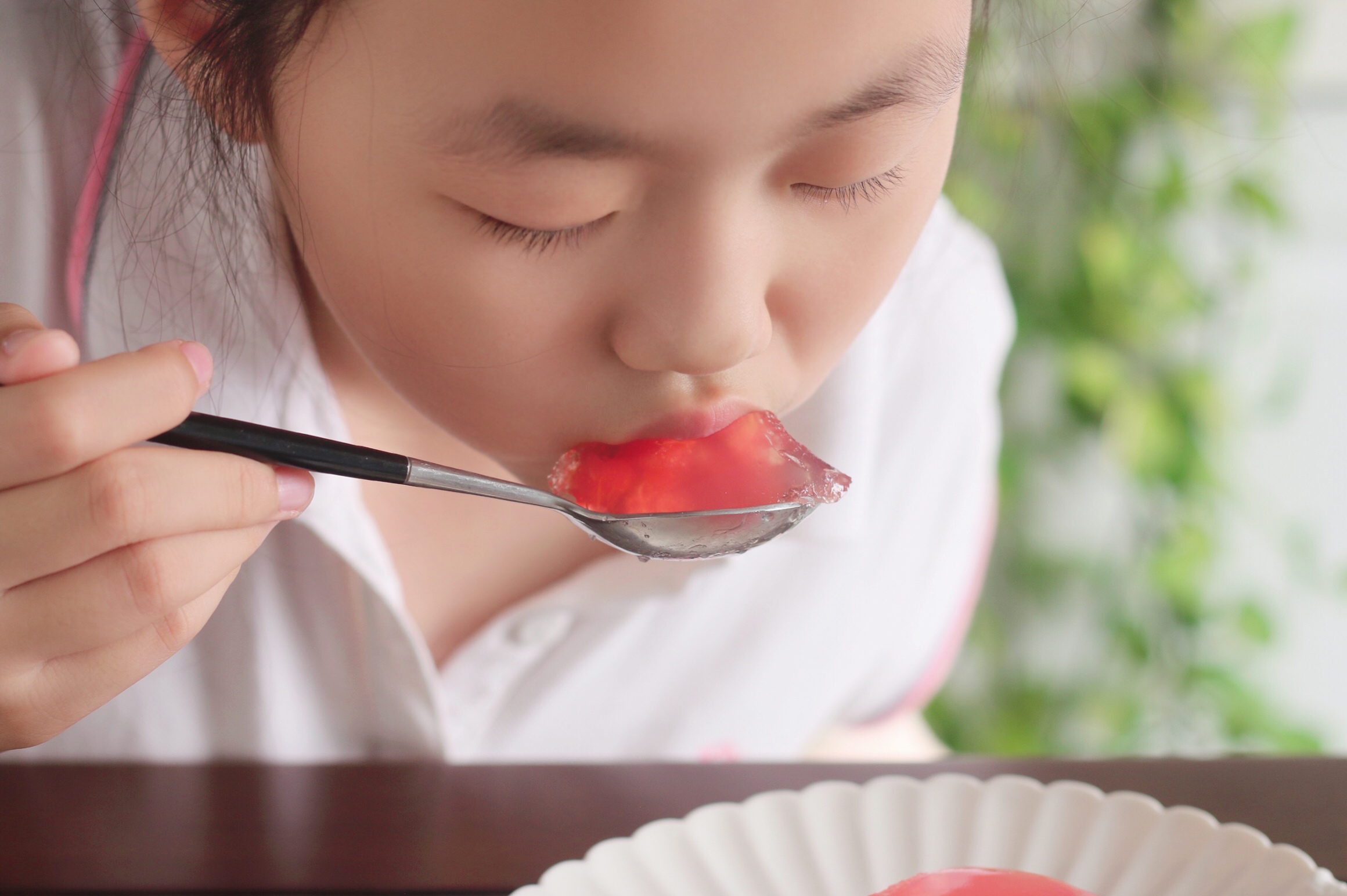 把圆的西瓜做成正方形西瓜果冻,最解暑的果冻西瓜怎么做