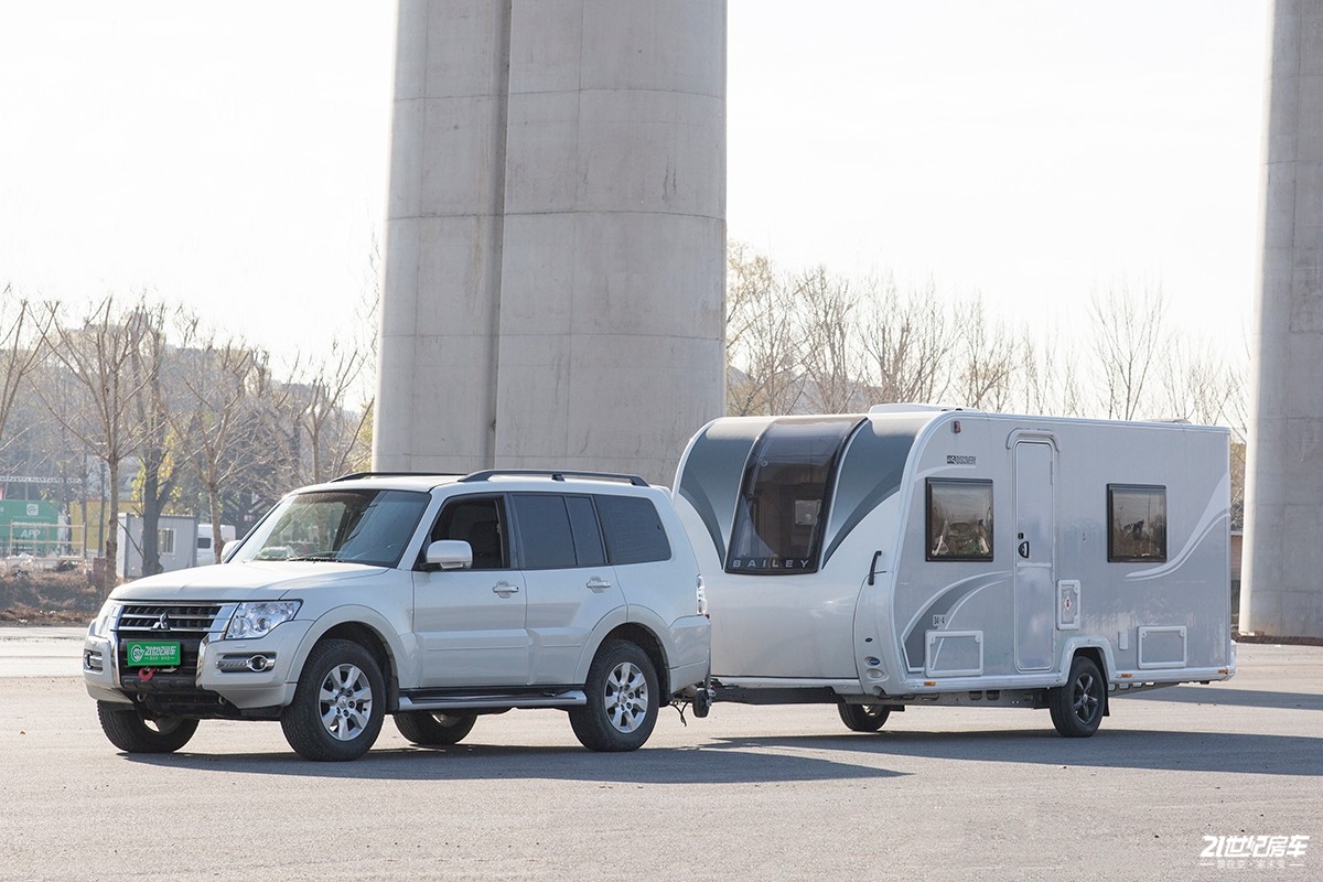 英国百丽d4,发现4拖挂式房车