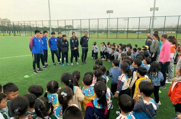 历史性时刻！全国幼儿足球专家委员会成立，中国足球要从娃娃抓起