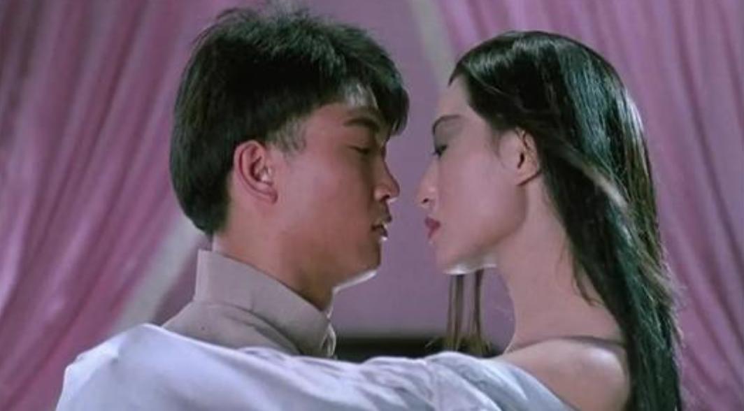 因“重男轻女”而自杀，拍全裸写真的“鬼后”王小凤：为何抑郁？