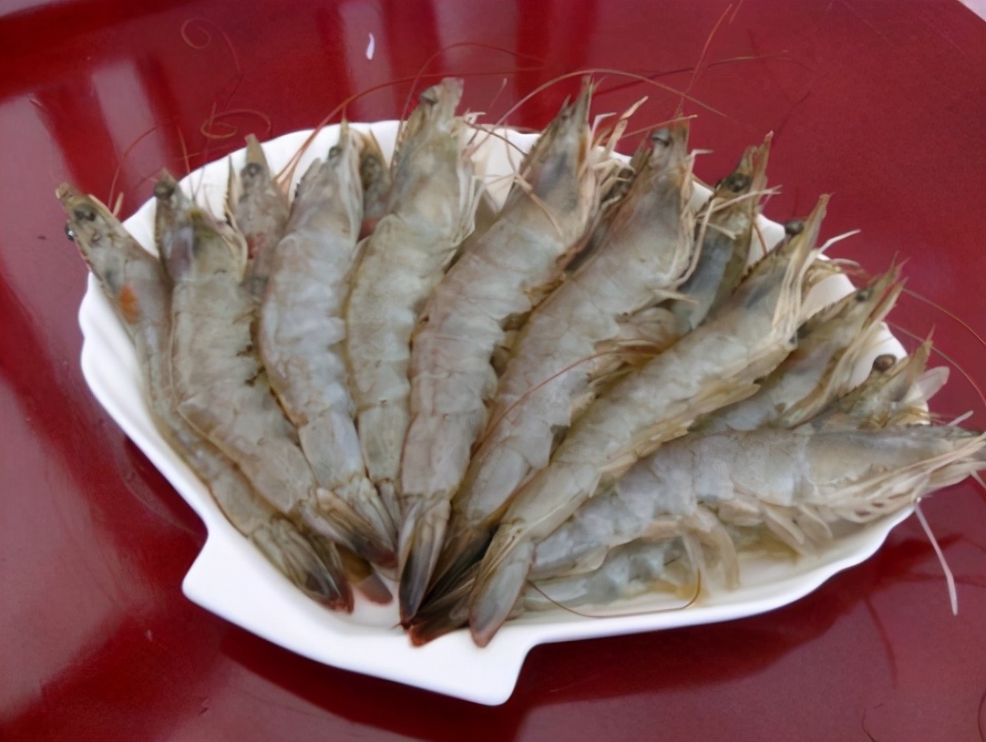 买大虾青的好还是红的好,怎么选大虾的正确方法和技巧