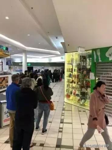 中国代购=抢奶粉？中国大爷大妈国外超市哄抢奶粉，吓坏了老外……