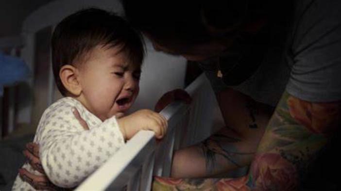 孩子为啥睡前总哭,为什么孩子睡前哭闹