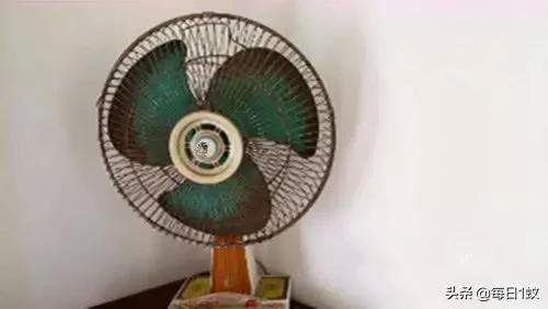 电风扇脏了不用卸下来怎么洗,电风扇脏了可以用水冲洗吗