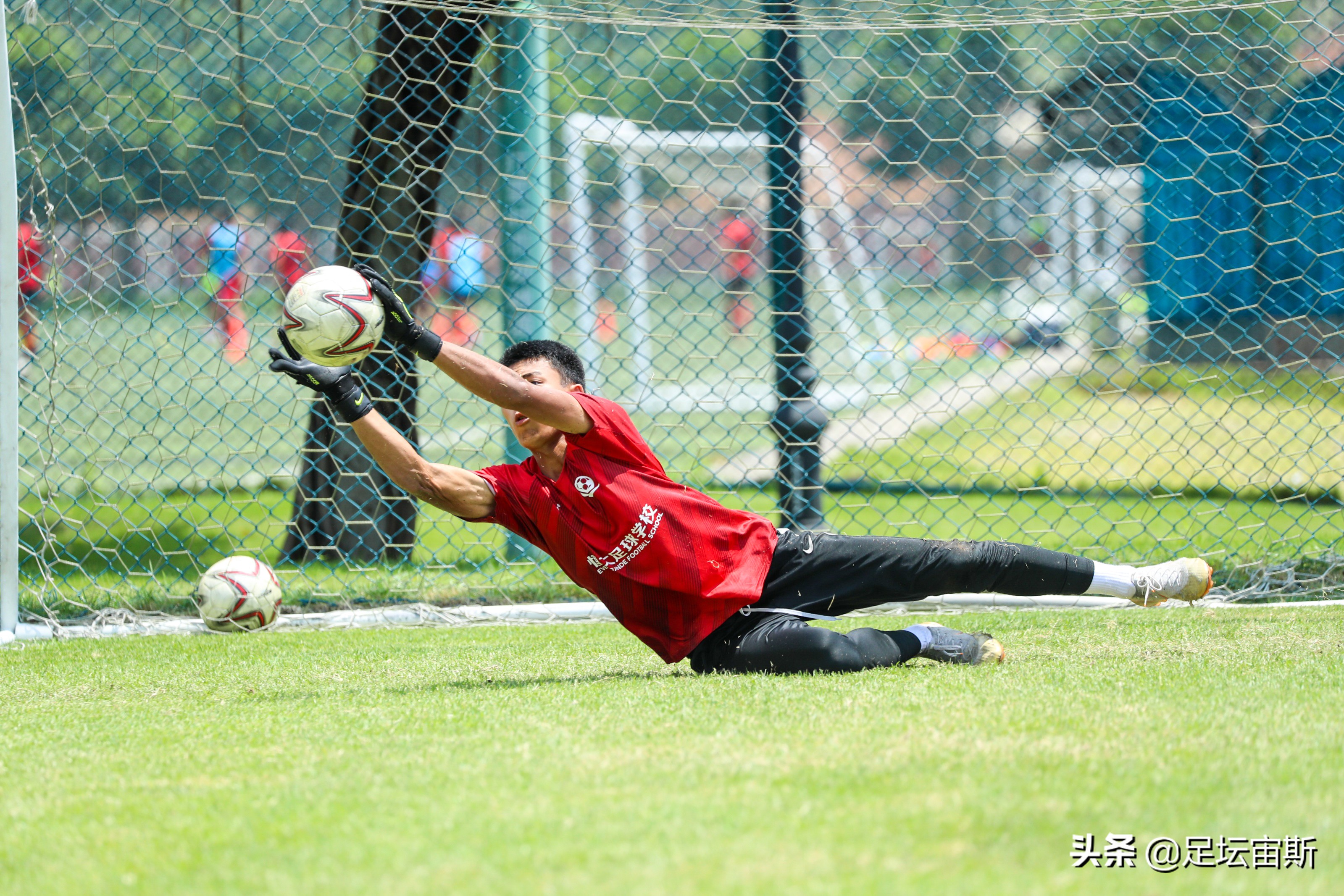 恒大足校崛起藏玄机,学生可享受C罗酷爱的水疗获刘翔式治疗保障