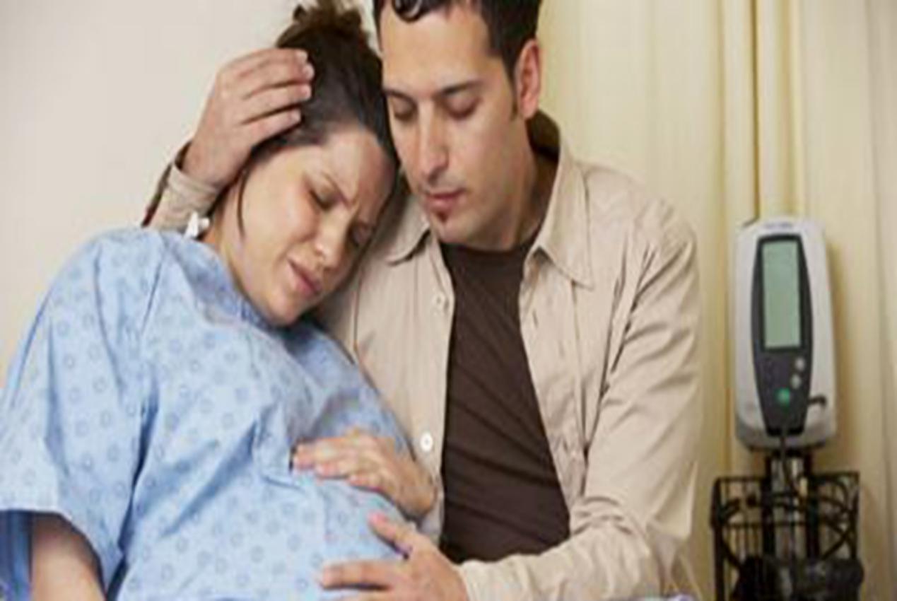 肚子发紧发硬是真宫缩还是假宫缩,肚皮发硬这是宫缩还是胎儿在拱背