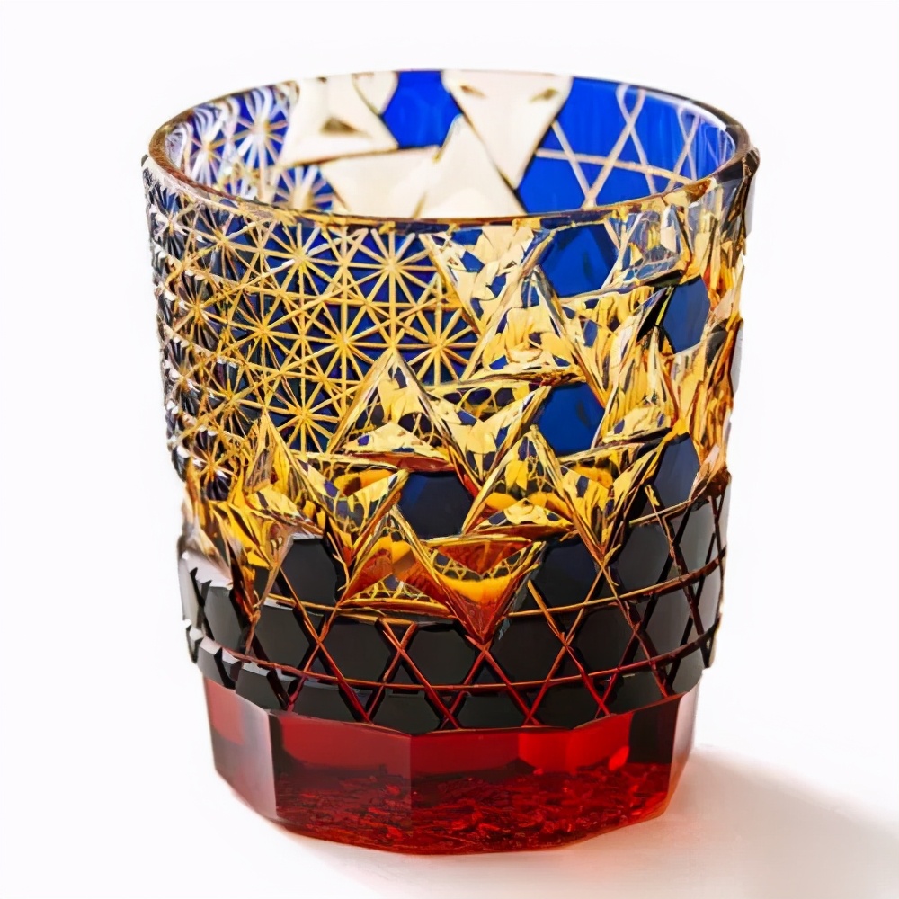 设计师拼了！6款你很难想象的水杯设计